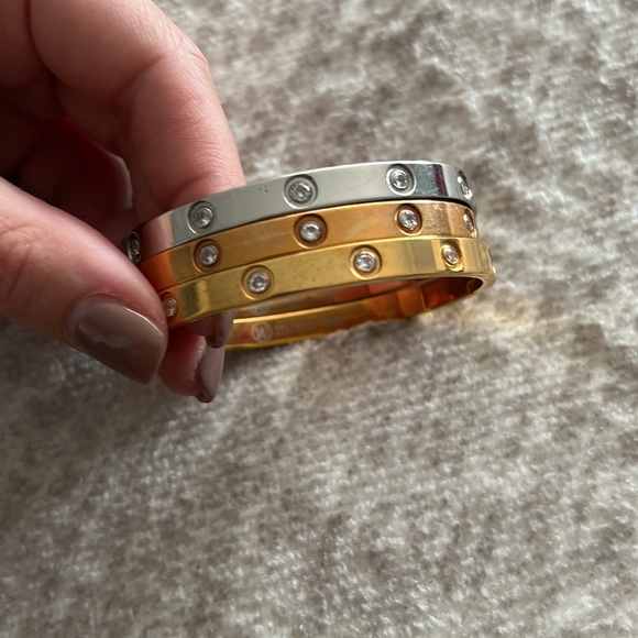 Bracelets - Picture 3 of 12